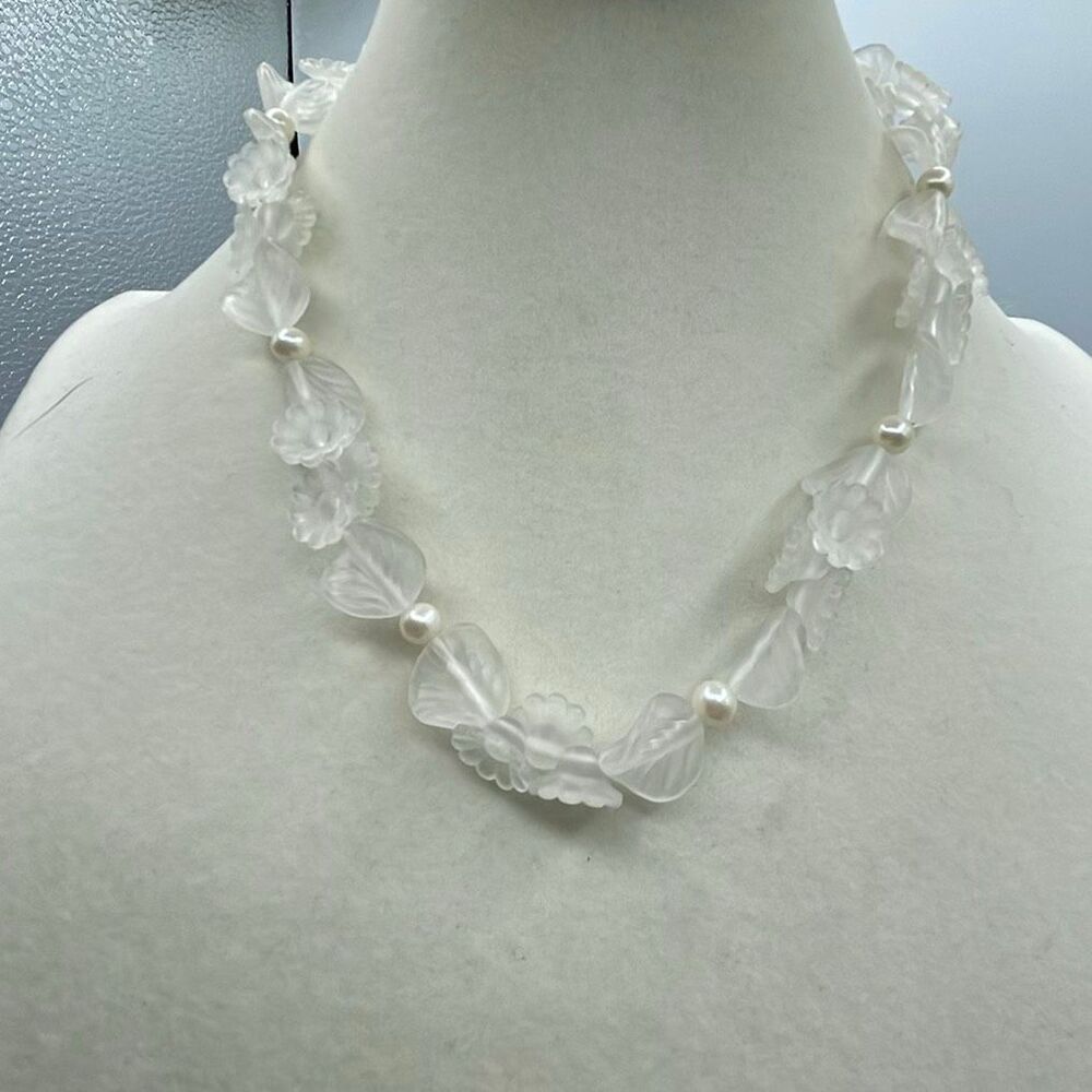 Vintage 1986 Avon Frosty “Pastel Blossom“ lucite flower necklace.